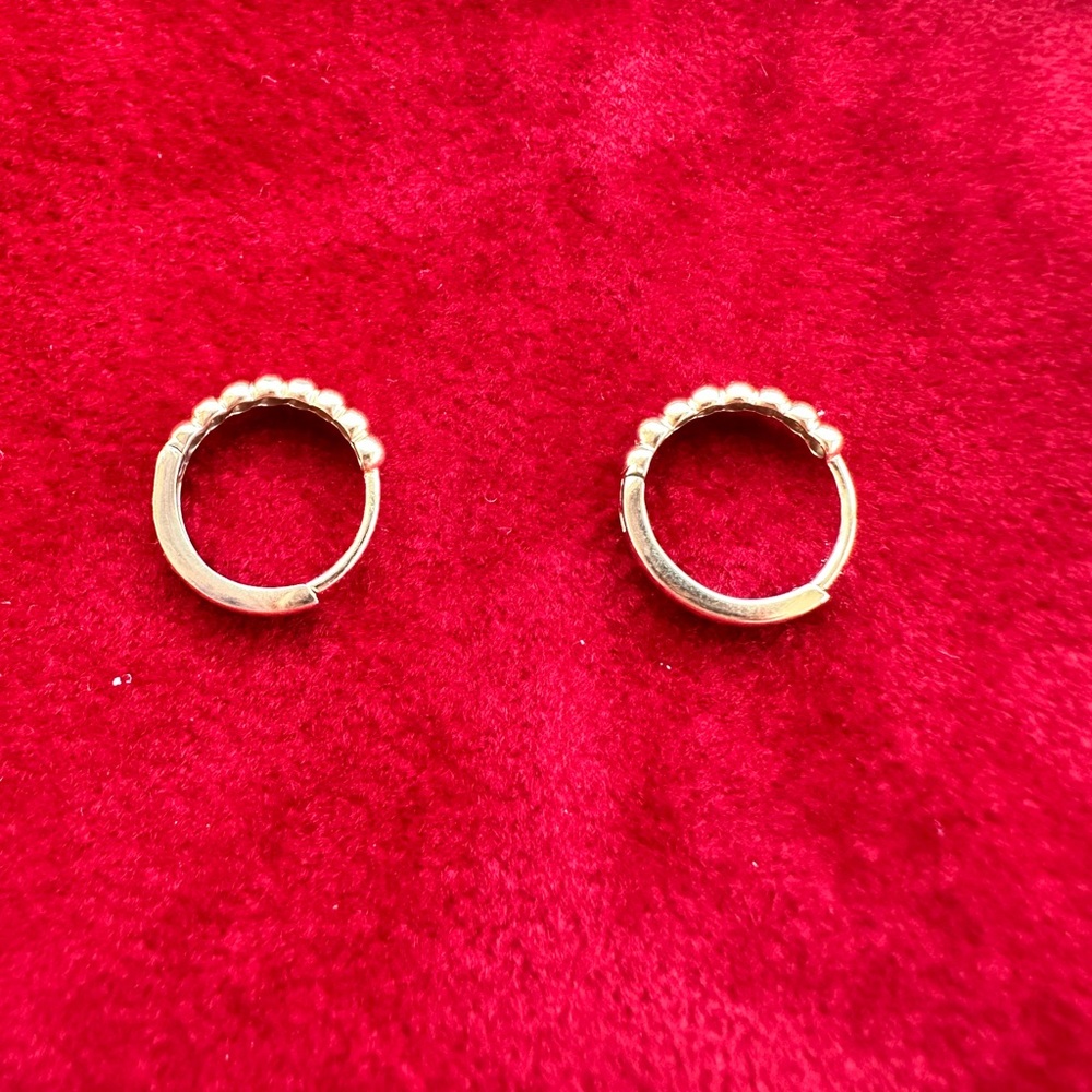 Mejuri 14k yellow gold beaded huggie hoop earrings